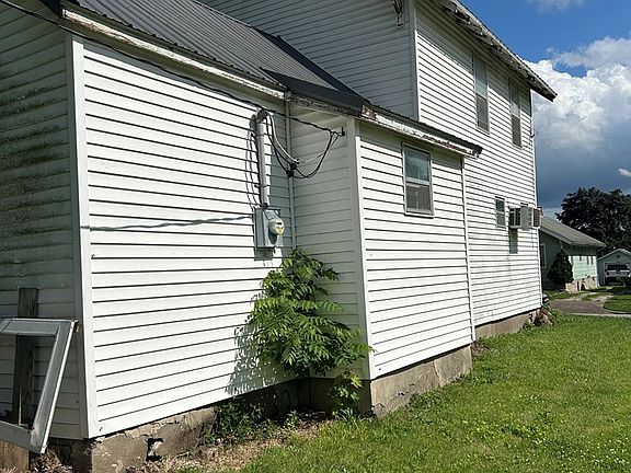 5th image of 420 Smith St
