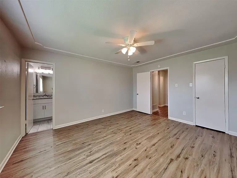 549 Park Center Blvd — Photo 9
