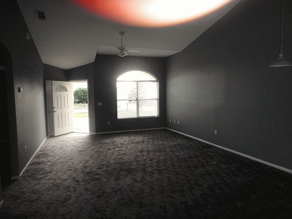 3rd image of 14 Buttonwood Ln