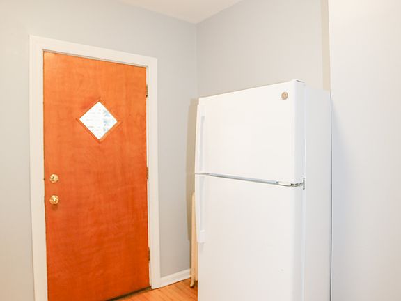 2nd image of 3803 N Lincoln Ave #2N