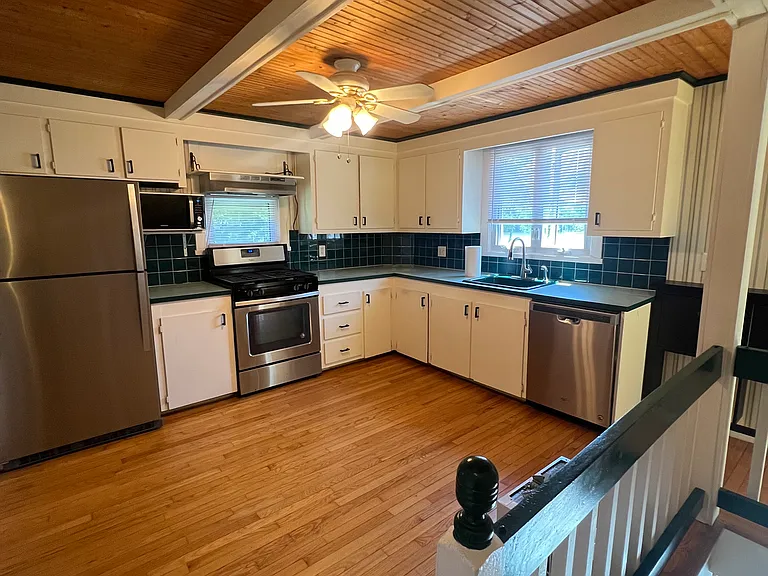 2494 Hartford Ave — Photo 3