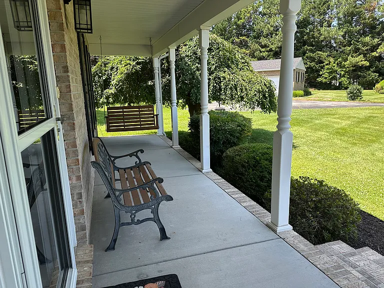 504 Ethel Ct — Photo 2