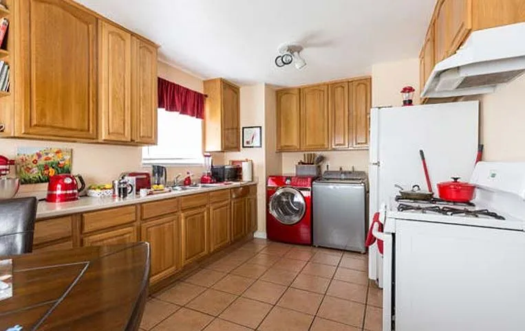 2 bed, 1100 sqft, $1,945 — Photo 2