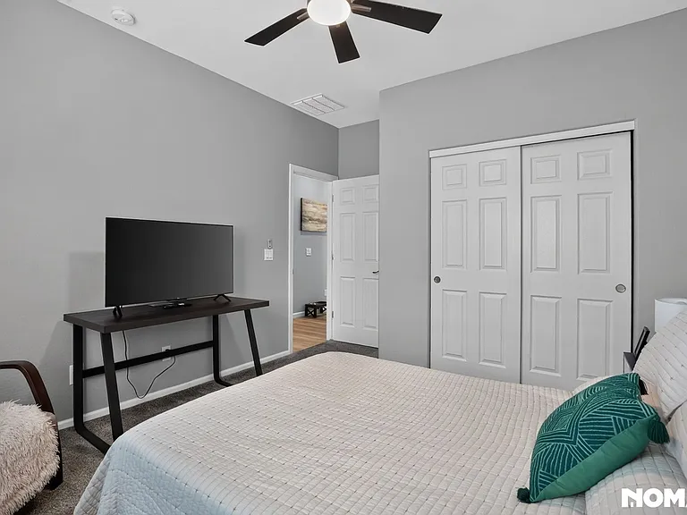 524 W Harwell Rd — Photo 17