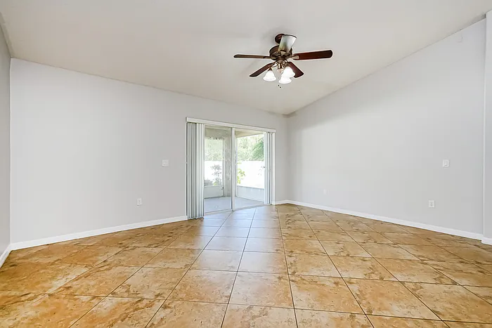 1012 Heron Ct — Photo 3