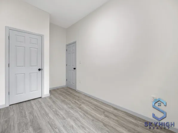 39 Graham Avenue image 8 of 12