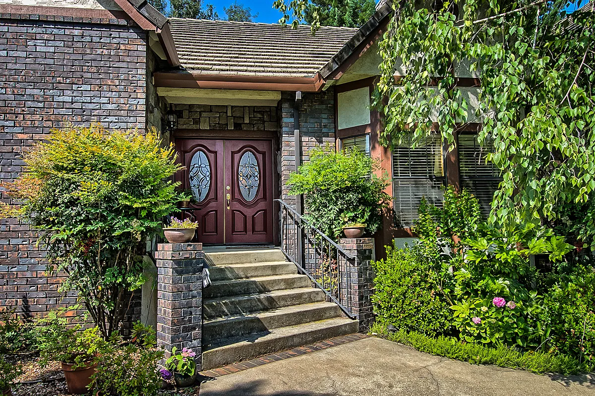 574 Aurora Pl photo 1