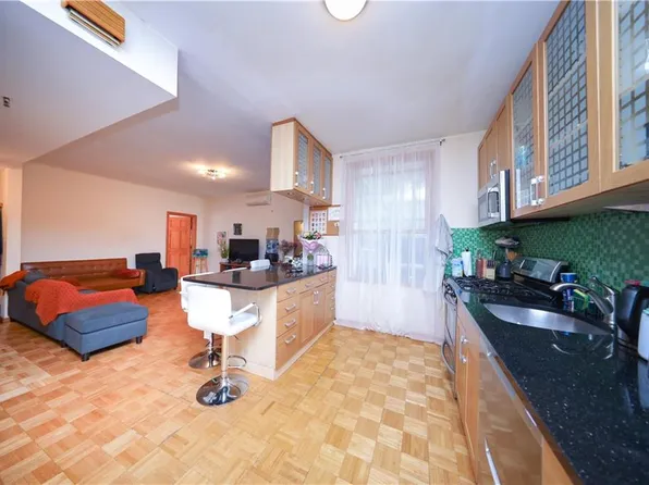 2391 East 3rd Street image 5 of 33