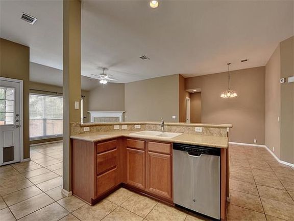 3rd image of 293 Sweet Gum Dr
