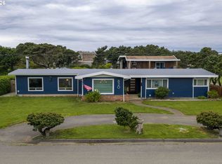 820 Jackson Ave SW, Bandon, OR 97411