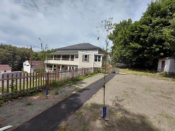 2nd image of 131 Mechanics St #131