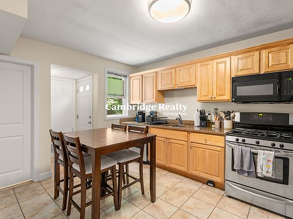 2nd image of 95 Kilsyth Rd #2T