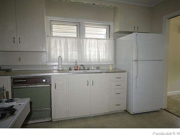 3rd image of 1023 W Mauney Ave