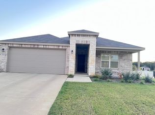 2500 Creekbend Ln ROOM 3, Denton, TX 76208