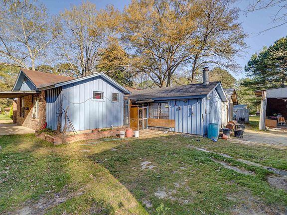 4th image of 118 Maple St