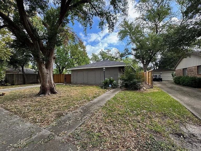 1907 Ashford Hollow Ln — Photo 4