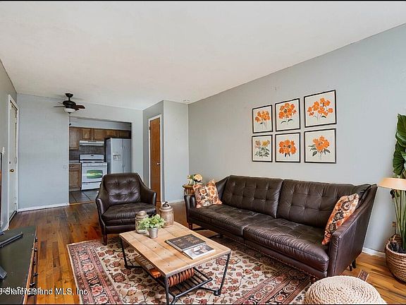 3rd image of 1061 Arden Ave