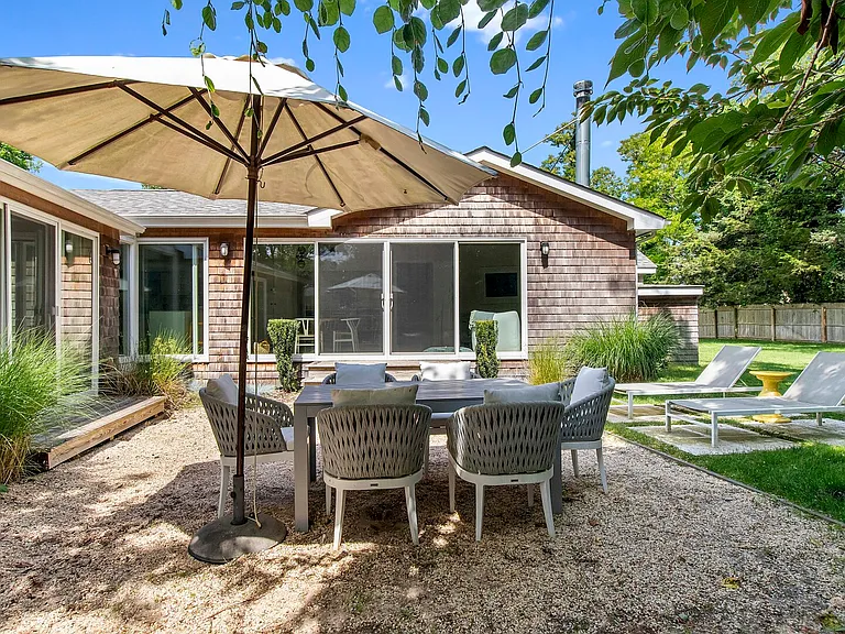 39 Peconic Ave — Photo 3