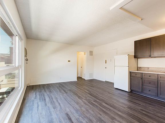5th image of 930 N Stanley Ave #8