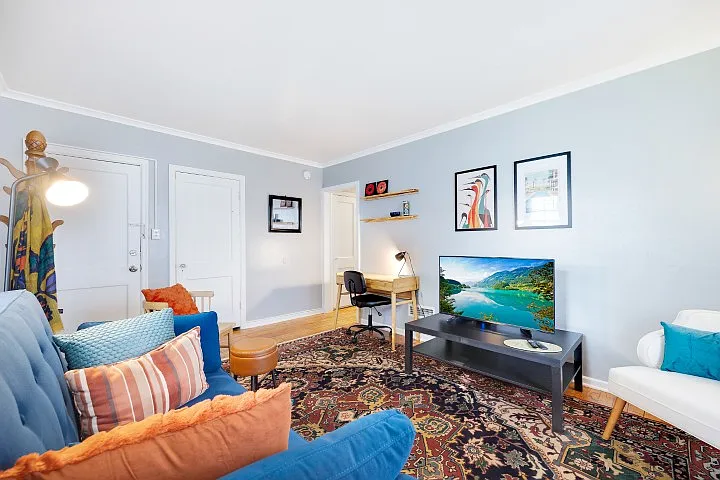 1 bed, $1,652 — Photo 2