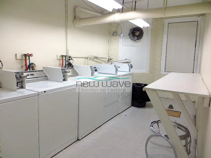 3 bed, 999 sqft, $5,400 — Photo 4