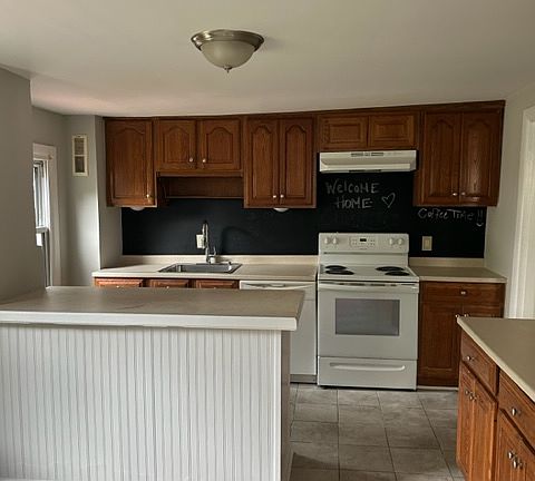 2nd image of 324 Dayton St