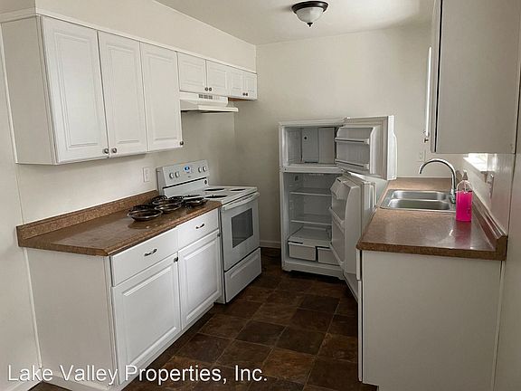 4th image of 3668 Larch Ave #2