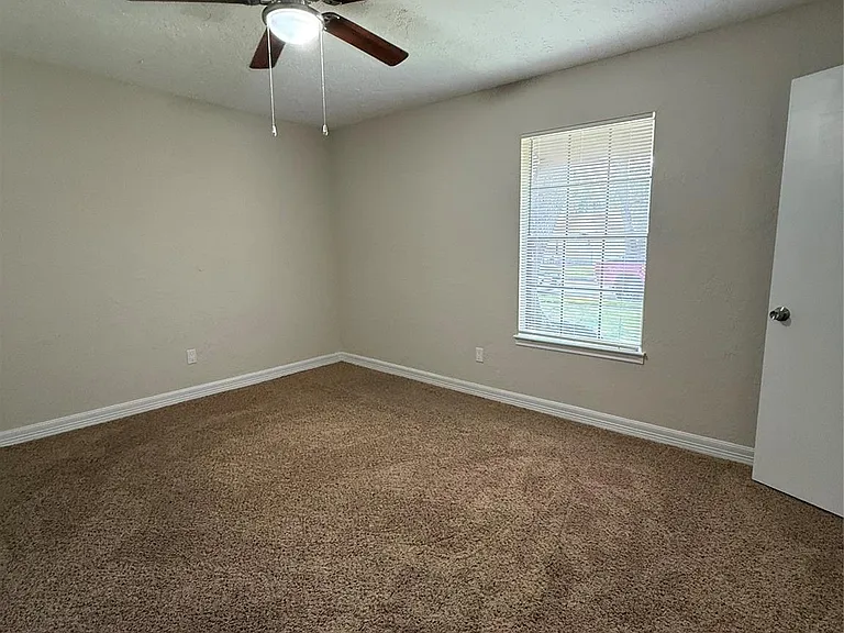 2716 Pine Cone Ln — Photo 18