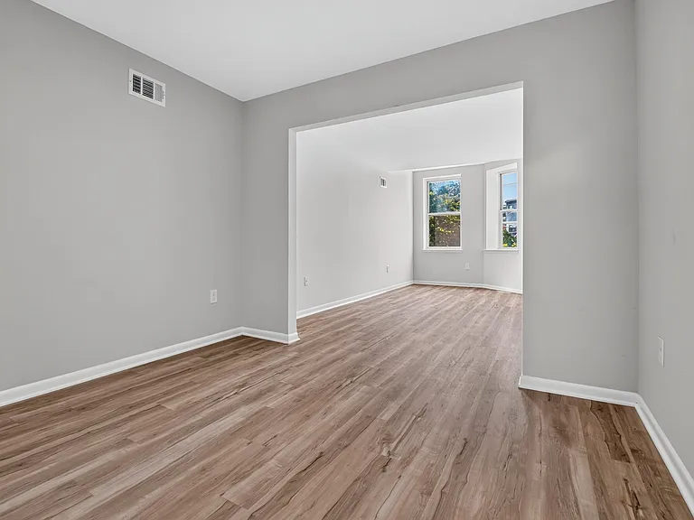 904 Newington Ave #B — Photo 7