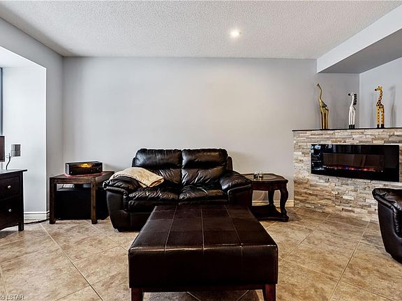 4th image of 50 Chapman Ct #53