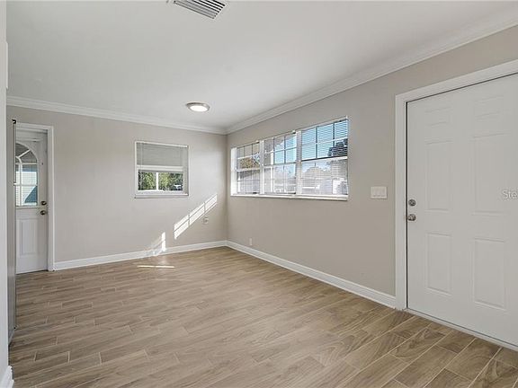 4th image of 4349 Wallace Cir