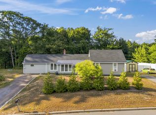 12 Middlesex Rd, Topsham, ME 04086