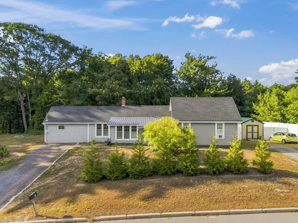 12 Middlesex Road, Topsham, ME 04086