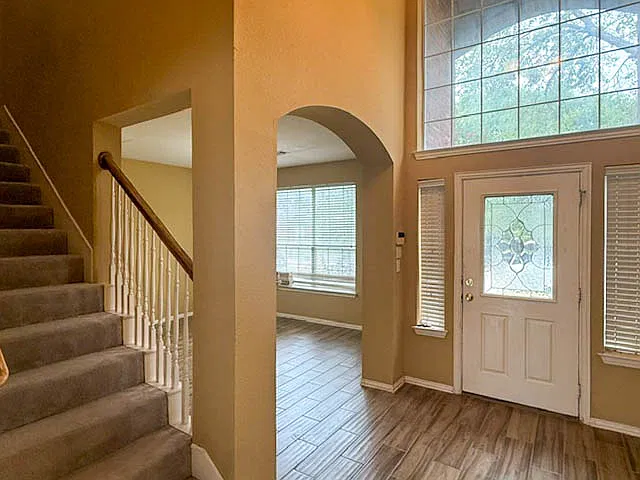 4 bed, 2.5 bath, 2896 sqft, $2,600 — Photo 4