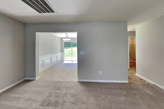 3 bed, 2.5 bath, 1320 sqft, $1,695 — Photo 3
