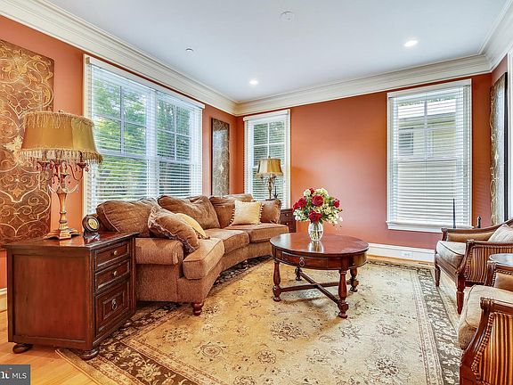 4th image of 7606 Newmarket Dr