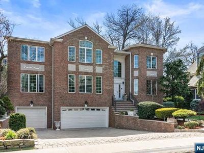 50 Claremont Rd, Fort Lee, NJ, 07024