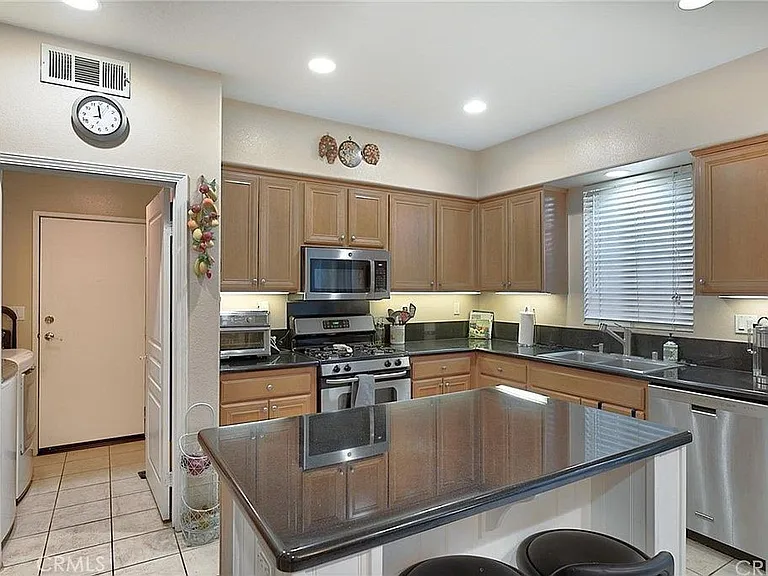 24032 Cottage Circle Dr — Photo 7