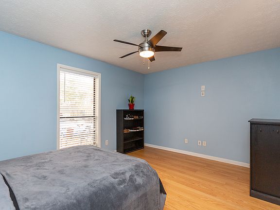 4th image of 212 Summit North Dr NE
