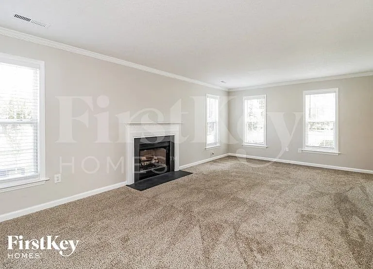 4300 Kirkstone Dr — Photo 2