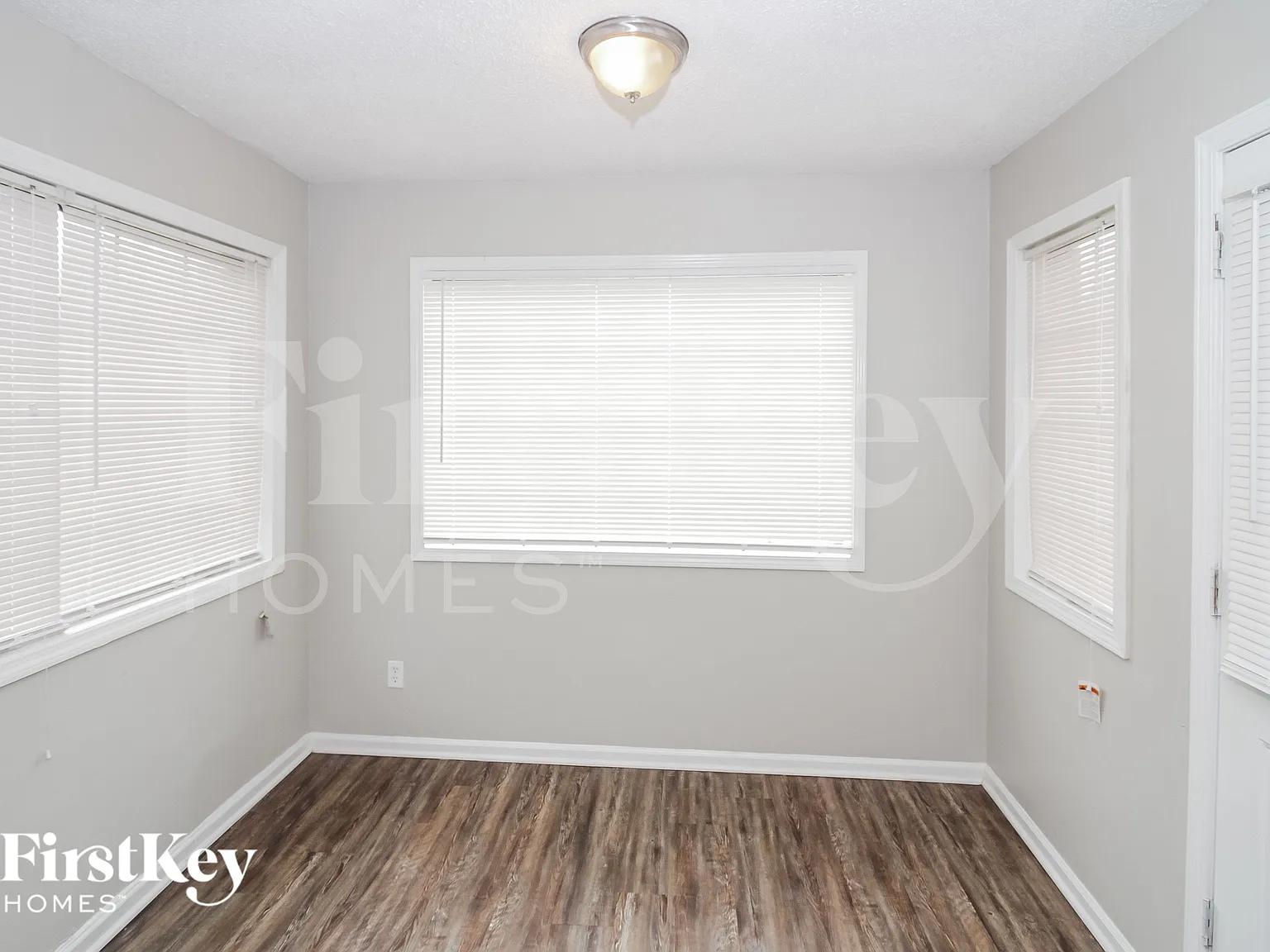 5 bed, 2.0 bath, 2535 sqft, $1,690 — Photo 4