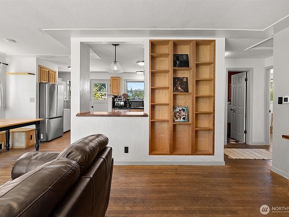 5th image of 2710 Holman Street