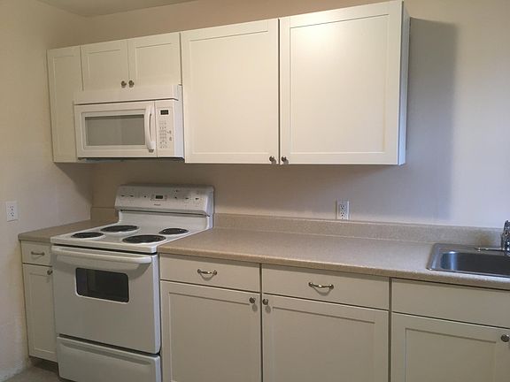 5th image of 1533 Burger St
