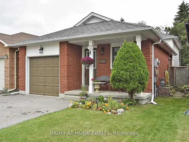 1434 Largo Cres — Photo 2