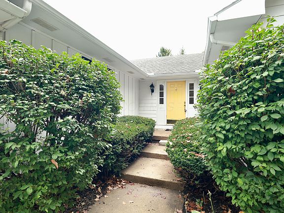 5th image of 1700 Rosewood Dr NE