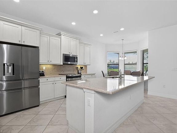 4th image of 3296 Pacific DR