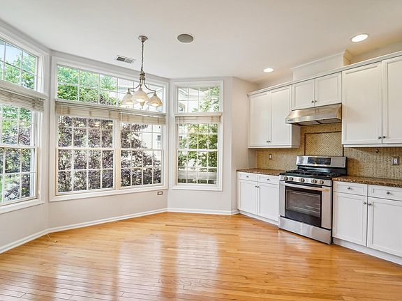 4th image of 305 Kensington Ln