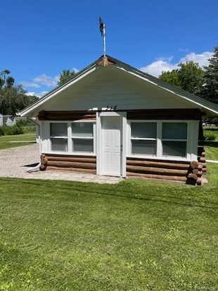 318 Brown St, Houghton Lake Heights, MI 48630