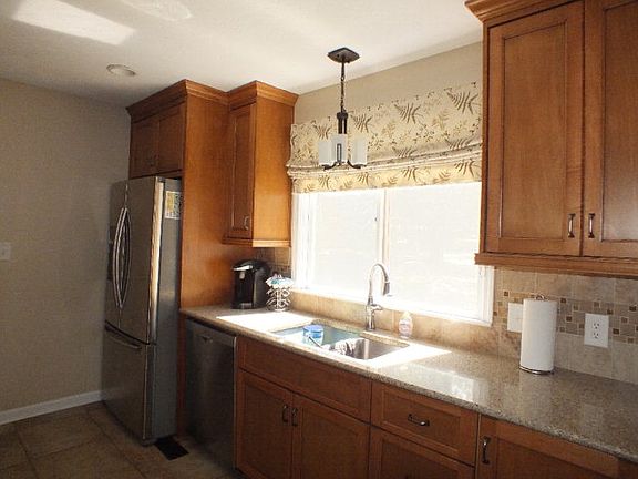 5th image of 1716 Huckleberry Dr