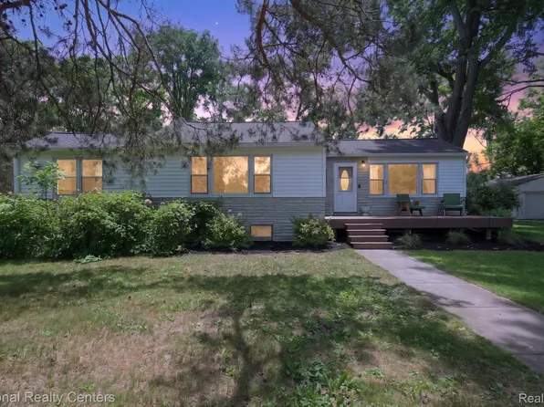 2465 Fairbury, Wixom, MI 48393